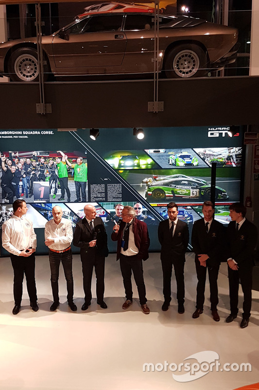 Gottfried Grasser, Armando Donazzan, Giorgio Sanna, Franco Nugnes, e i piloti Andrea Caldarelli, Mirko Bortolotti e Christian Engelhart