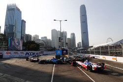 Felix Rosenqvist, Mahindra Racing, spins at the start of the race