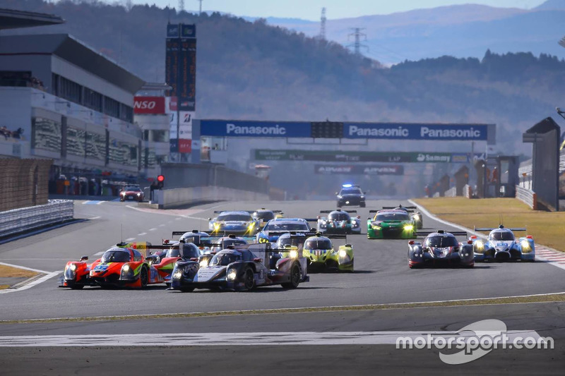 Salida #8 Jackie Chan DC Racing X Jota Oreca 05 Nissan: Stephane Richelmi, Harrison Newey, Thomas Laurent leads