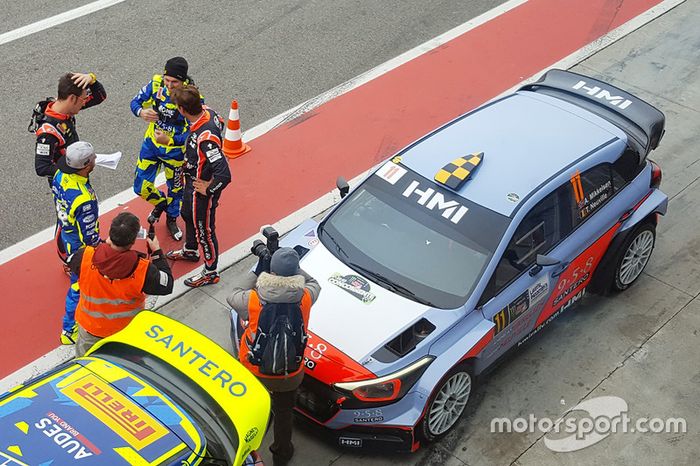 Andreas Mikkelsen, Thierry Neuville, Hyundai NG i20 WRC, Tony Cairoli, Danilo Fappani, Hyundai NG i20 WRC