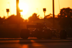 Карлос Сайнс-мл., Renault Sport F1 Team RS17