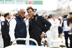 Lawrence Stroll in griglia con Toto Wolff, Direttore Esecutivo (Business), Mercedes AMG