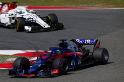 Brendon Hartley, Toro Rosso STR13 Honda, leads Marcus Ericsson, Sauber C37 Ferrari