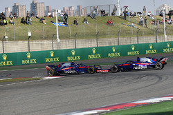 Pierre Gasly, Scuderia Toro Rosso STR13 and Brendon Hartley, Scuderia Toro Rosso STR13 collide