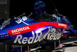 Toro Rosso Honda bodywork in the pit lane