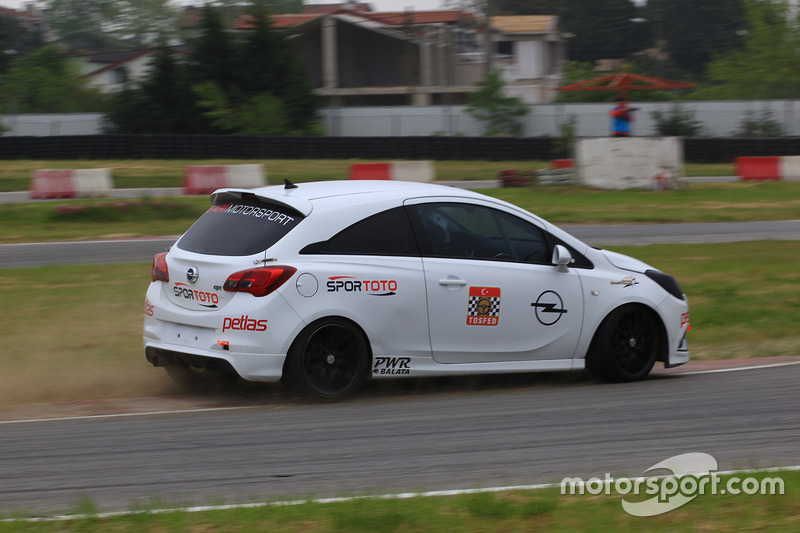 Opel Corsa OPC mücadelesi