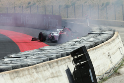 Marcus Ericsson, Sauber C37 crashes in FP1 and catches fire