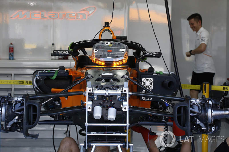 La McLaren MCL33 dans le garage