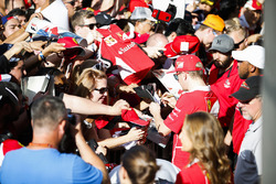 Kimi Raikkonen, Ferrari, firma autografi ai fan