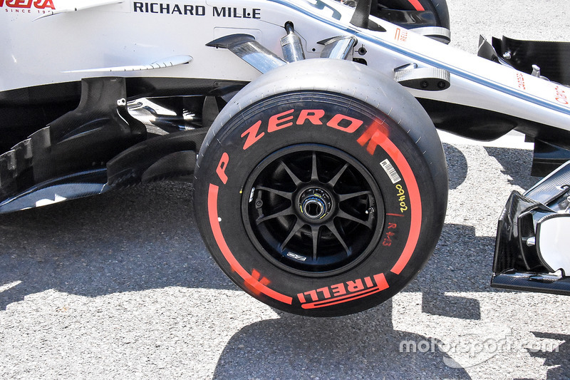 Переднее колесо Sauber C37