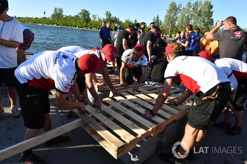 Sauber lors de la course de radeaux