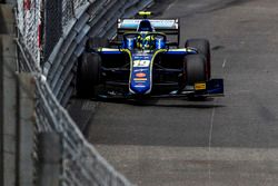 Lando Norris, Carlin, percute les barrières