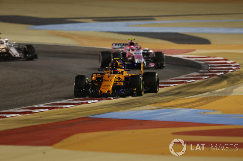 Stoffel Vandoorne, McLaren MCL33 Renault, Esteban Ocon, Force India VJM11 Mercedes, e Marcus Ericsson, Sauber C37 Ferrari