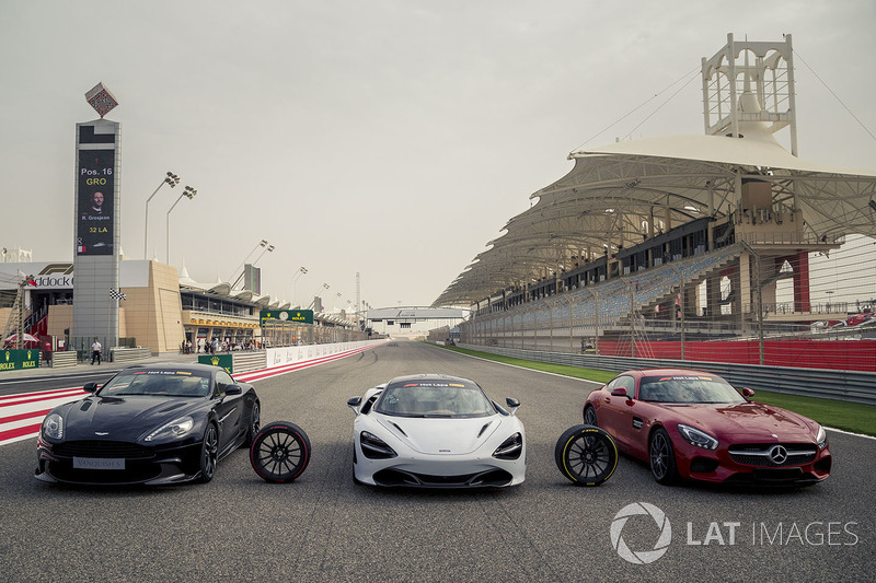 Pirelli Hot Laps coches en la parrilla