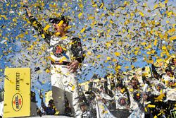 Race winner Kevin Harvick, Stewart-Haas Racing, Ford