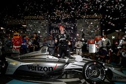 Race winner Josef Newgarden, Team Penske Chevrolet