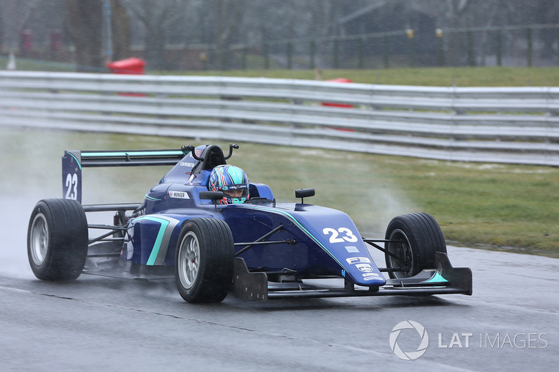 Billy Monger fa il suo ritorno in una monoposto testando una Carlin MSV Formula 3