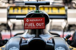 Letrero de Combustible en el coche de Nico Hulkenberg, Renault Sport F1 Team RS17