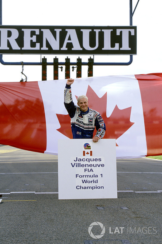 Campeón del mundo Jacques Villeneuve, Williams celebra