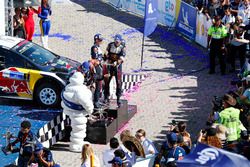 Подиум: победители Себастьен Ожье и Жюльен Инграссиа, M-Sport Ford