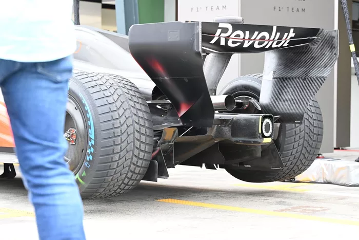 تفاصيل Audi R26