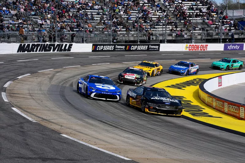 Ryan Blaney, Team Penske; Tyler Reddick, 23XI Racing