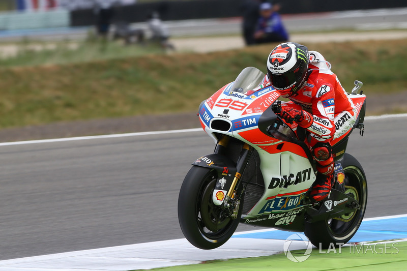 <img src="http://cdn-1.motorsport.com/static/custom/car-thumbs/MOTOGP_2017/RIDERS_NUMBERS/Lorenzo.png" width="60" /> Jorge Lorenzo - 9e