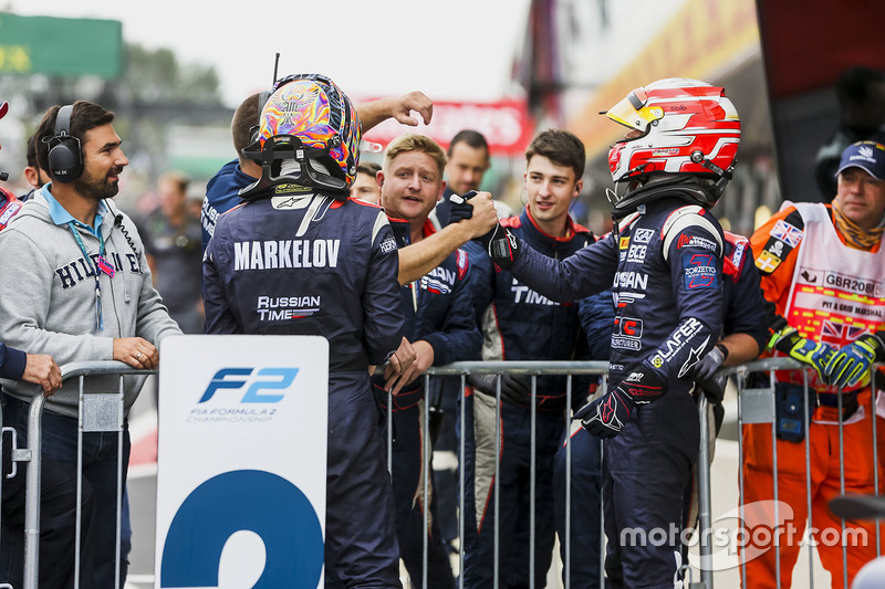 Segundo lugar Luca Ghiotto, RUSSIAN TIME, tercer lugar Artem Markelov, RUSSIAN TIME