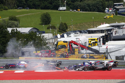 An accident involving Daniil Kvyat, Scuderia Scuderia Toro Rosso STR12, Fernando Alonso, McLaren MCL
