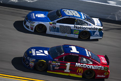 Dale Earnhardt Jr., Hendrick Motorsports Chevrolet and Jamie McMurray, Chip Ganassi Racing Chevrolet