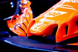 Nose detail and the Honda logo on the McLaren MCL32