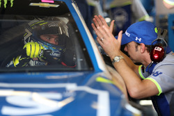 Jimmie Johnson, Hendrick Motorsports Chevrolet, con el jefe de equipo Chad Knaus
