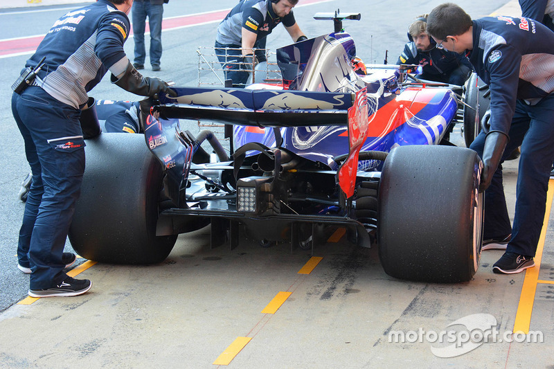 Carlos Sainz Jr., Scuderia Toro Rosso STR12 rear wing detail