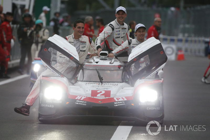 #2 Porsche Team Porsche 919 Hybrid: Timo Bernhard, Earl Bamber, Brendon Hartley