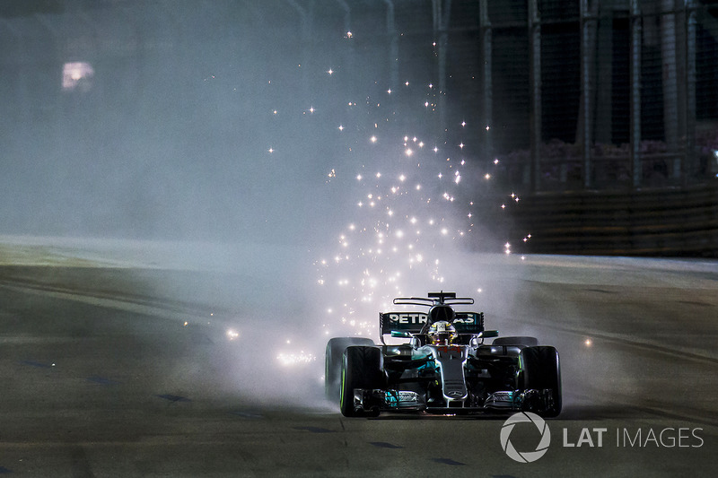 Lewis Hamilton va a la victoria en el gran premio de Singapur