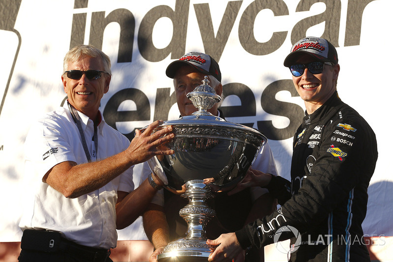 2017 champion Josef Newgarden, Team Penske Chevrolet with Roger Penske