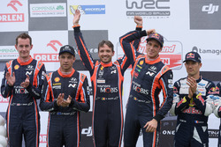 Podium: ganadores, Thierry Neuville, Nicolas Gilsoul, Hyundai Motorsport, segundos, Hayden Paddon, S