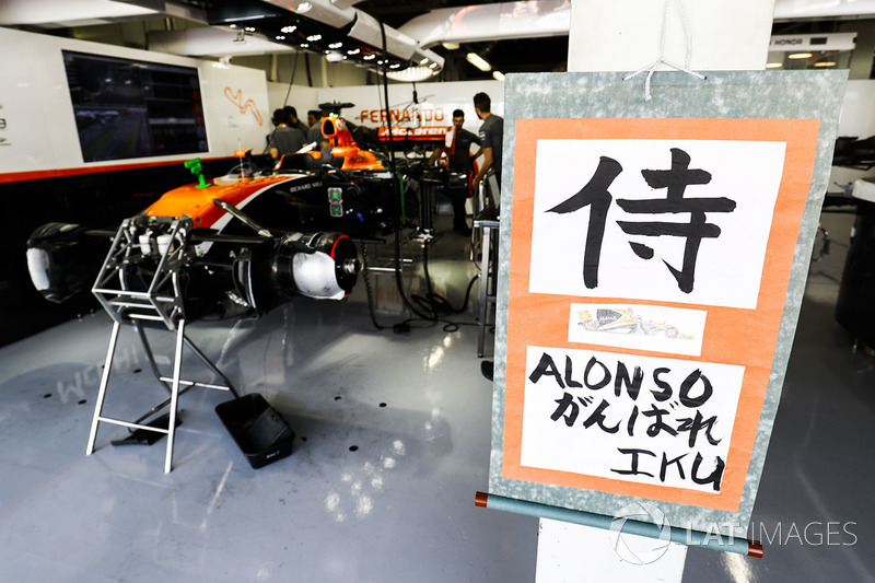 El auto de Fernando Alonso, McLaren MCL32