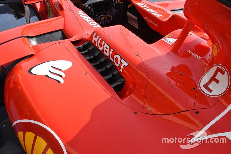 Ferrari SF70H: Cockpit