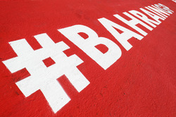 Schriftzug: Twitter-Hashtag #BahrainGP
