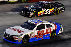 Matt Tifft, Joe Gibbs Racing Toyota y Brandon Jones, Richard Childress Racing Chevrolet