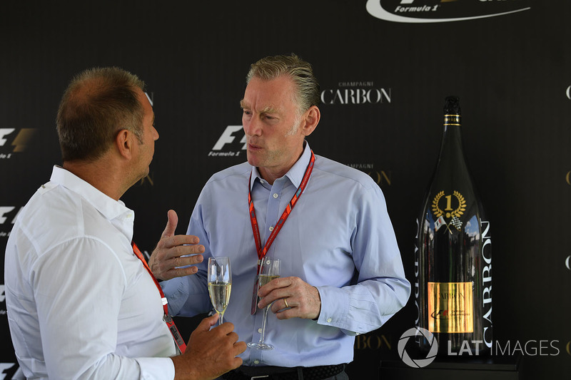 Kai Ebel, RTL Presenter y Sean Bratches, Director Comercial Formula One Group en la Carbon Champagne recepción de eventos
