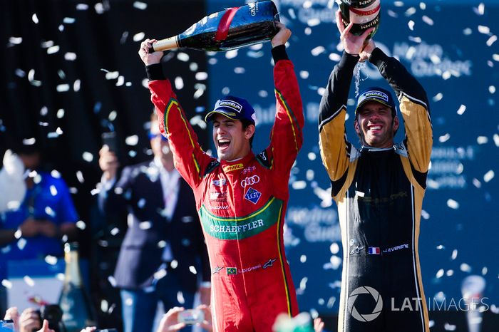 Lucas di Grassi, ABT Schaeffler Audi Sport, y Jean-Eric Vergne, Techeetah, rociar la Champaña en el podio