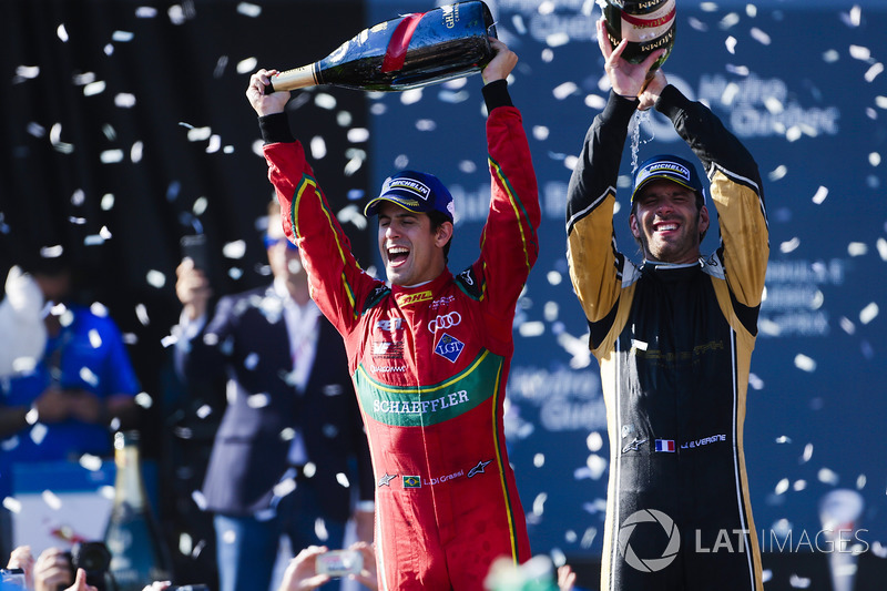Lucas di Grassi, ABT Schaeffler Audi Sport, y Jean-Eric Vergne, Techeetah, rociar la Champaña en el podio