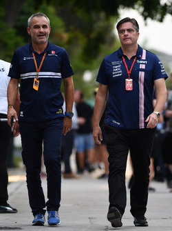 Beat Zehnder, Team Manager Sauber F1 e Andy Stevenson, Team Manager Sahara Force India F1