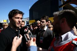 Jolyon Palmer, Renault Sport F1 Team RS17 with the media