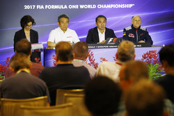 Katsuhide Moriyama Honda, Masashi Yamamoto Honda, Franz Tost, Team Principal, Scuderia Toro Rosso