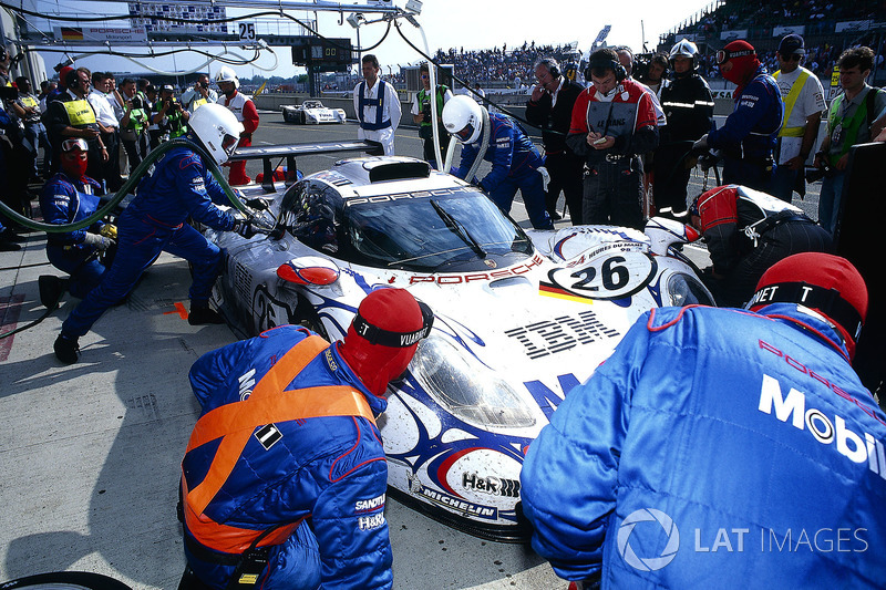 Allan McNish, Laurent Aiello, Stéphane Ortelli, Porsche 911 GT1-98