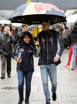 Даниил Квят, Scuderia Toro Rosso, и Фабиана Валенти, пресс-атташе Scuderia Toro Rosso
