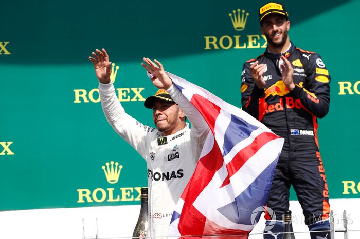 Podium: ganador, Lewis Hamilton, Mercedes AMG F1, tercero, Daniel Ricciardo, Red Bull Racing
